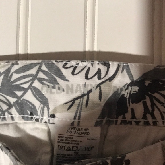 Old Navy Pixie Shorts - 2 - Picture 2 of 4